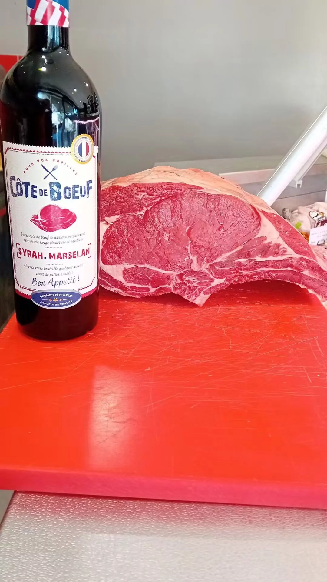 Côte de bœuf et vin rouge, une sélection du boucher