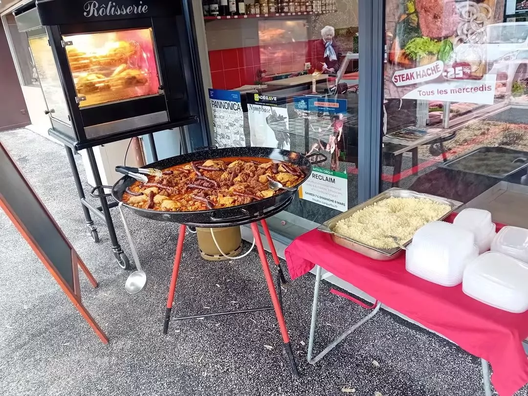 Paella et rôtisserie, le service traiteur de La Désirade Maison Bellay